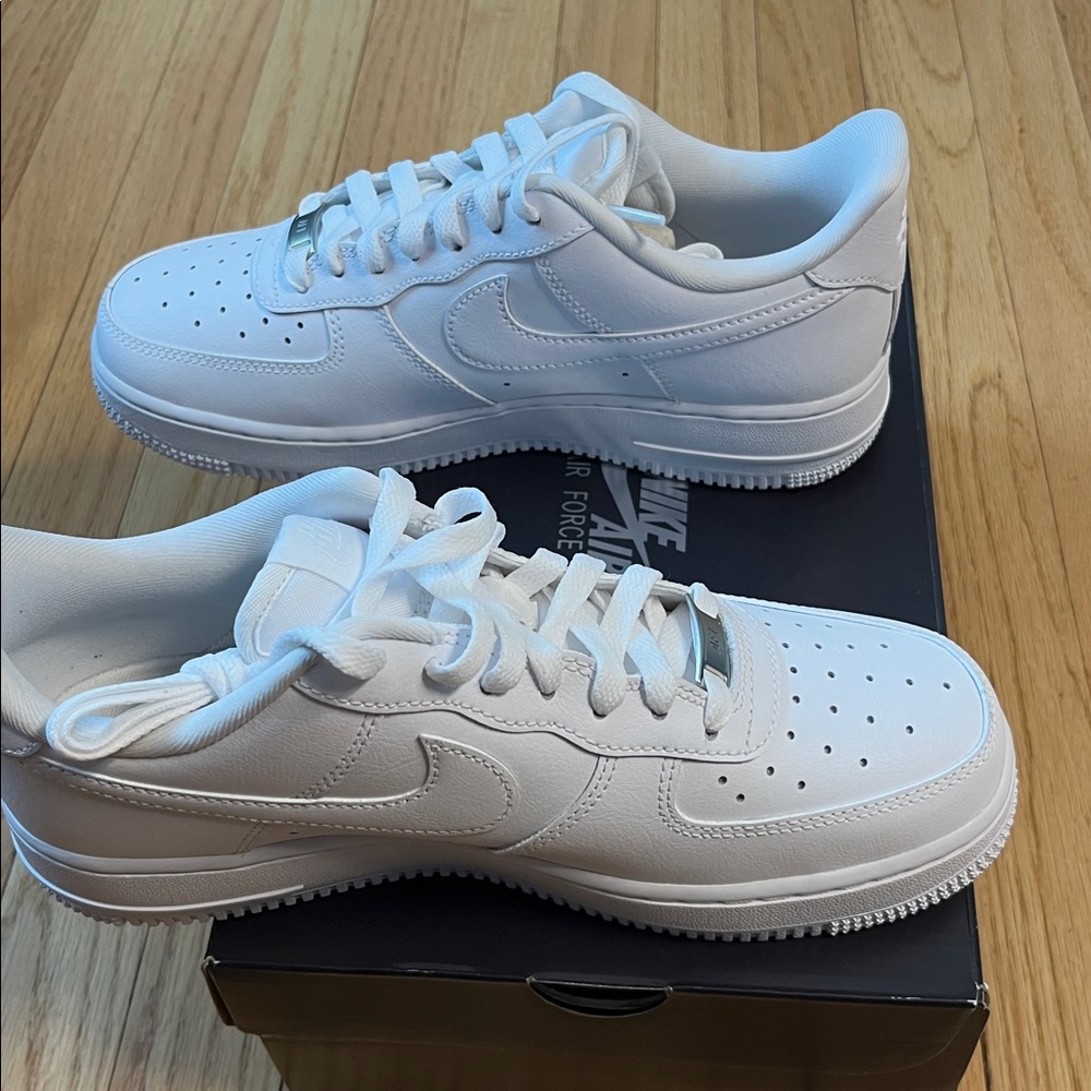 Nike Air Force One with Studded Swoosh Size 8.5 - Picture 5 of 8